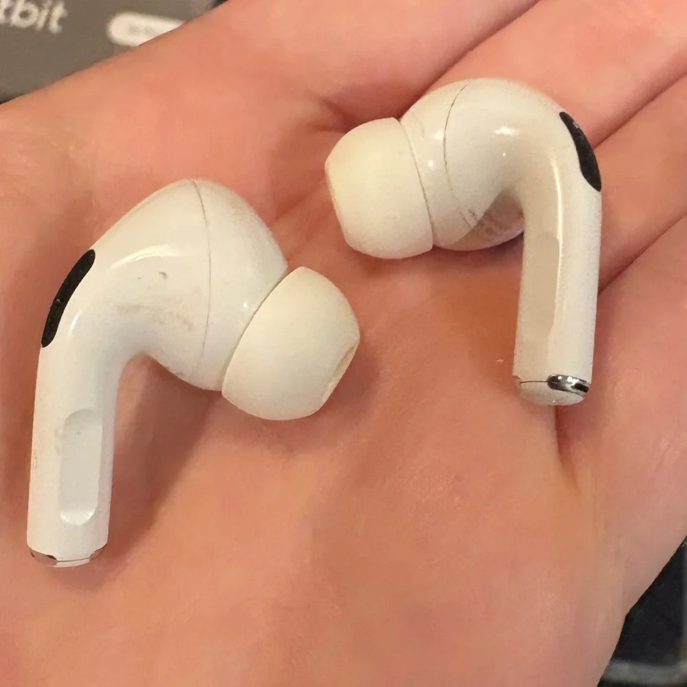 Apple White Wireless Earbuds with Charging Case